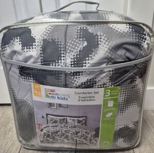 New Mainstays Kids 3 Piece Gray & Black Double/Queen Sz Camoflague Comforter Set